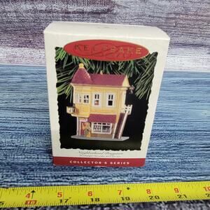 Vtg 1994 Hallmark (Neighborhood Drugstore) keepsake nostalgic Houses ornament